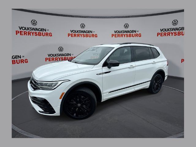 Used 2022 Volkswagen Tiguan SE R-Line AWD/4WD image 1
