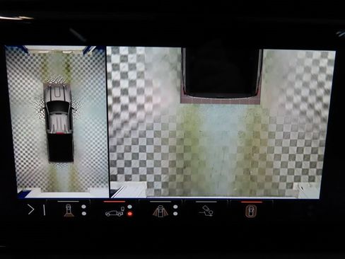 Used 2025 GMC Sierra 3500 AT4 w/ AT4 Premium Plus Package image 17