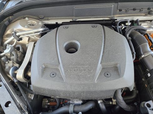 Used 2025 Volvo XC60 T8 Plus w/ Protection Package Premier image 41