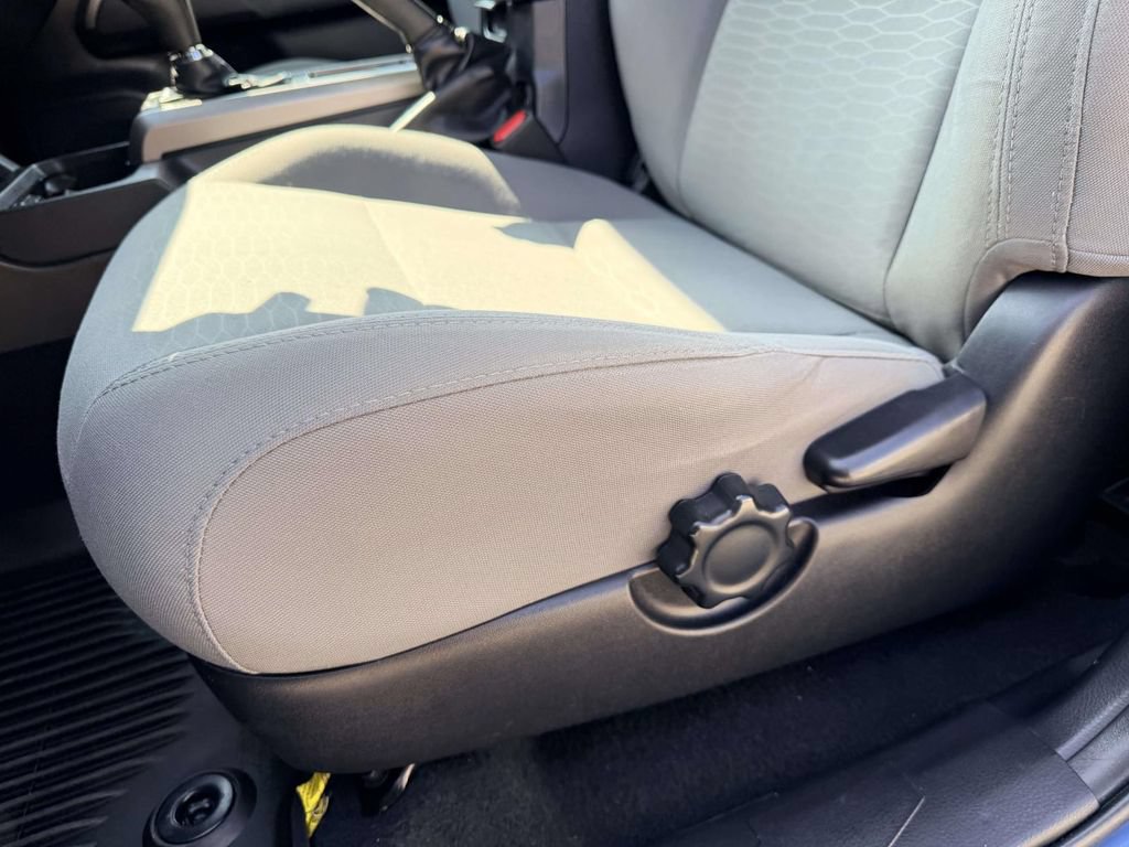 Used 2019 Toyota Tacoma SR5 AWD/4WD image 18