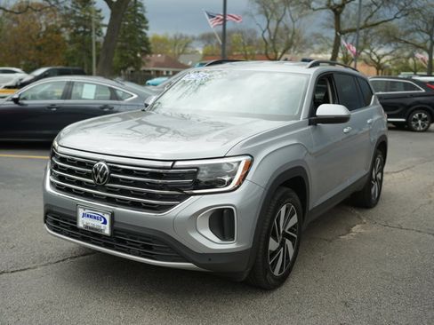 Used 2025 Volkswagen Atlas SE AWD/4WD image 4