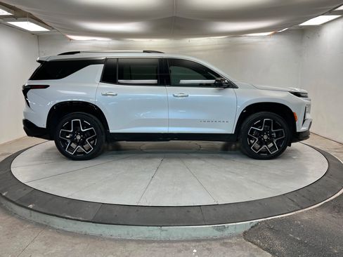 Used 2025 Chevrolet Traverse High Country image 7