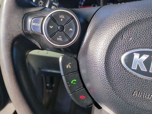 Used 2015 Kia Soul + image 12