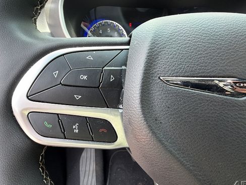Used 2025 Chrysler Pacifica Select FWD image 26