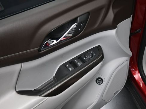 Used 2023 GMC Acadia SLT image 28