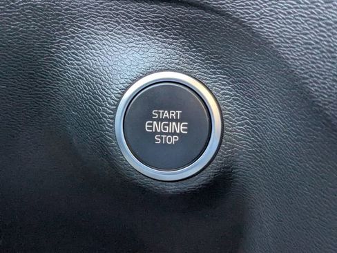 Certified 2025 Volvo XC40 B5 Core image 37