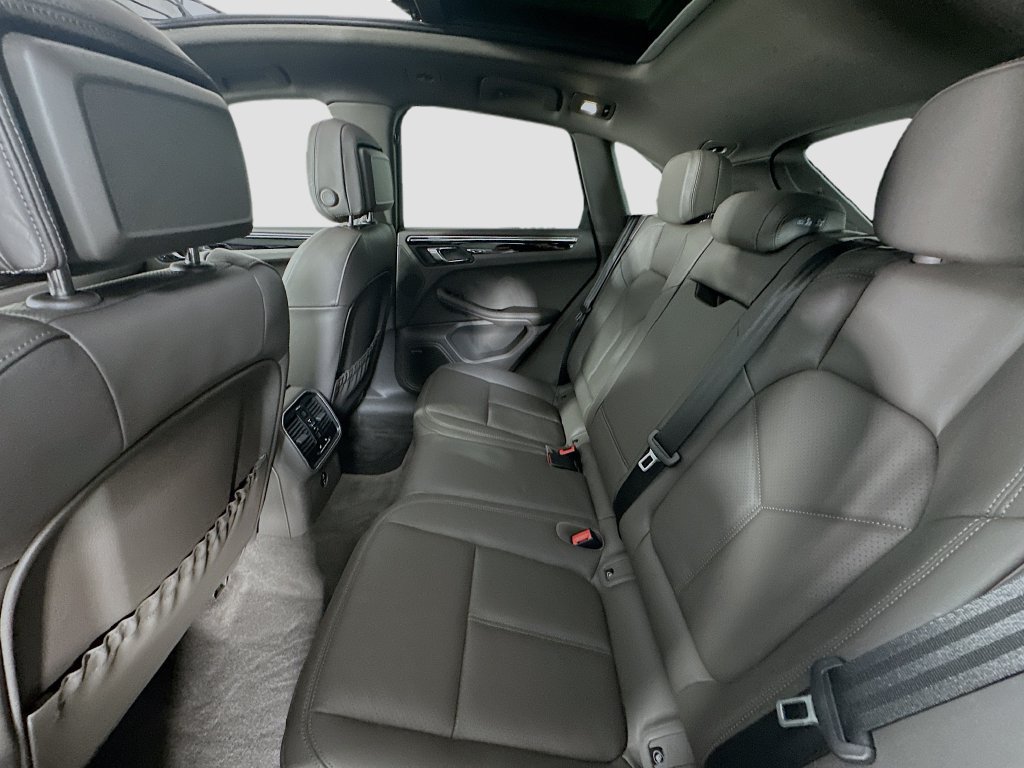 Certified 2026 Porsche Macan Turbo AWD/4WD image 24