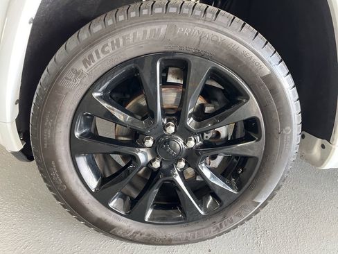 Used 2018 Jeep Grand Cherokee Altitude image 5