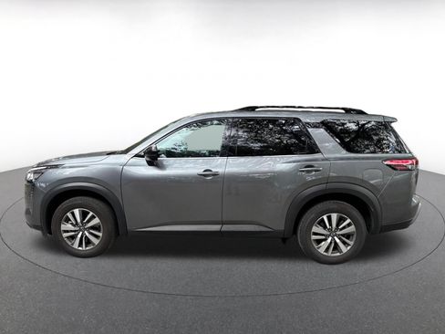 Used 2026 Nissan Pathfinder SL FWD image 6