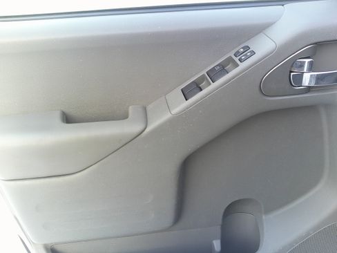 Used 2018 Nissan Frontier SV image 15