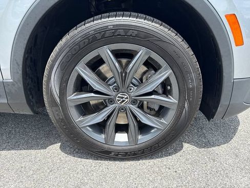 Used 2022 Volkswagen Tiguan SE AWD/4WD image 11