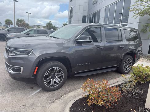 Used 2023 Jeep Wagoneer Series II image 1