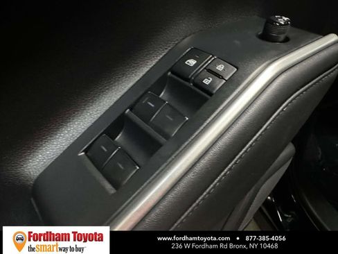 Used 2022 Toyota Highlander XLE AWD/4WD image 21