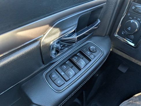 Used 2018 RAM 2500 Laramie w/ Sport Appearance Group AWD/4WD image 19