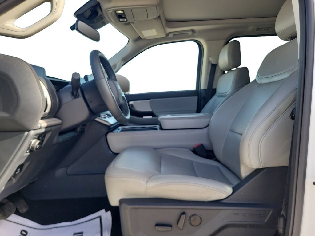 Used 2025 Ford Expedition Max Active AWD/4WD image 11