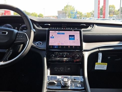 New 2025 Jeep Grand Cherokee Limited w/ Luxury Tech Group II image 25