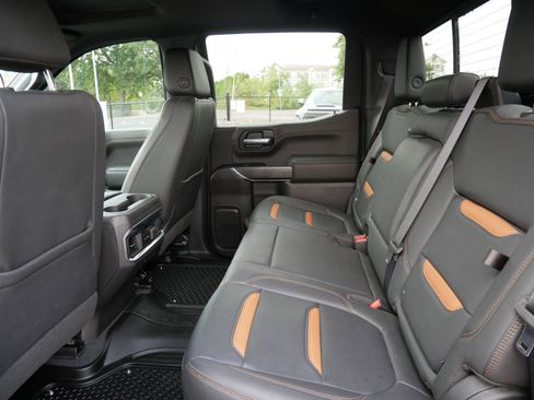 Used 2022 GMC Sierra 1500 AT4 w/ AT4 Preferred Package image 9