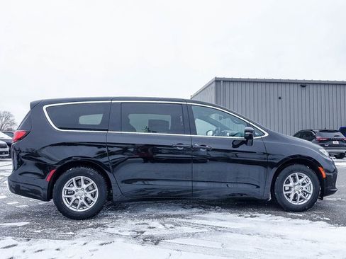 New 2026 Chrysler Pacifica Select image 20