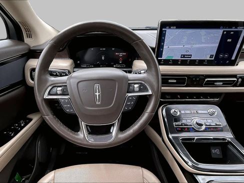Used 2023 Lincoln Nautilus Reserve AWD/4WD image 6