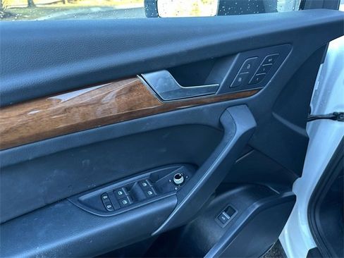 Used 2023 Audi Q5 2.0T Premium w/ Convenience Package image 21