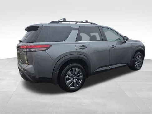 Used 2024 Nissan Pathfinder SV image 8