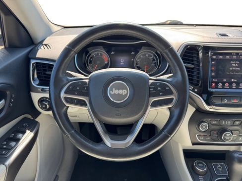 Used 2019 Jeep Cherokee Limited image 13