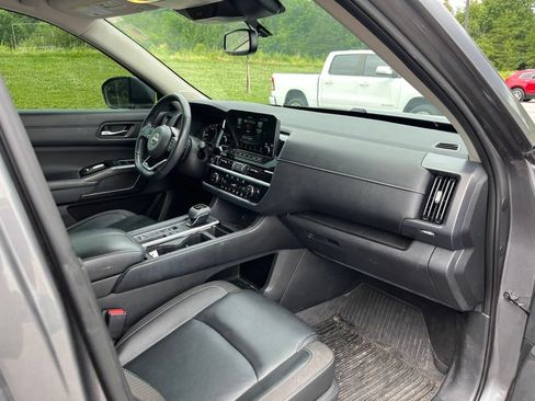 Used 2022 Nissan Pathfinder SL w/ SL Premium Package FWD image 10