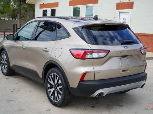 Used 2020 Ford Escape SE Sport image 4