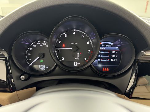 Certified 2026 Porsche Macan AWD/4WD image 18