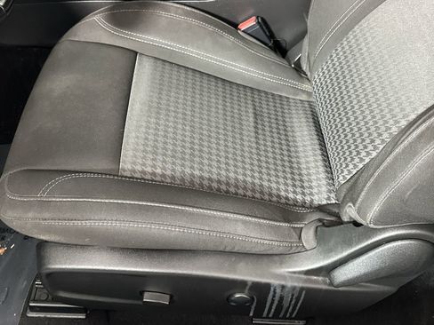 Used 2022 Dodge Challenger SXT image 19