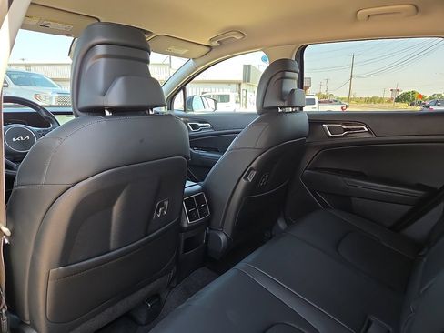 Used 2023 Kia Sportage EX AWD/4WD image 16