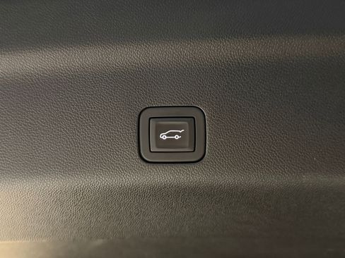 Used 2025 Cadillac Escalade ESV Sport AWD/4WD image 54