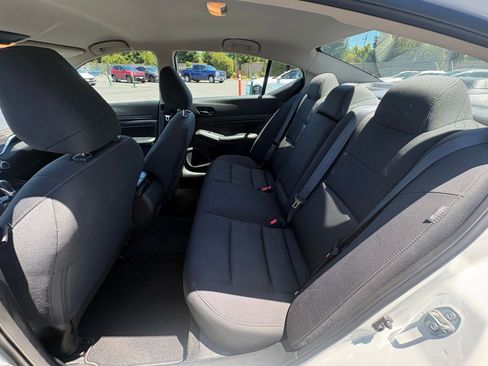 Used 2025 Nissan Altima 2.5 SV FWD image 25