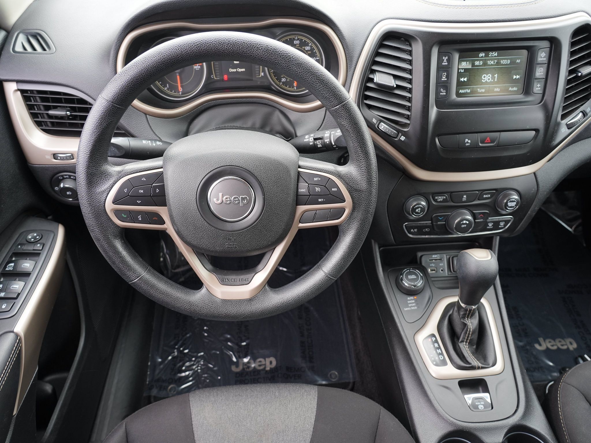 Used 2018 Jeep Cherokee Latitude w/ Safety Group AWD/4WD image 21