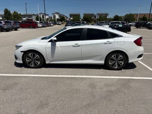 Used 2017 Honda Civic EX-T image 2