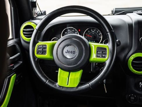 Used 2016 Jeep Wrangler Unlimited Sahara w/ Connectivity Group AWD/4WD image 10