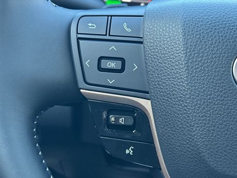 New 2025 Toyota Crown Signia image 27