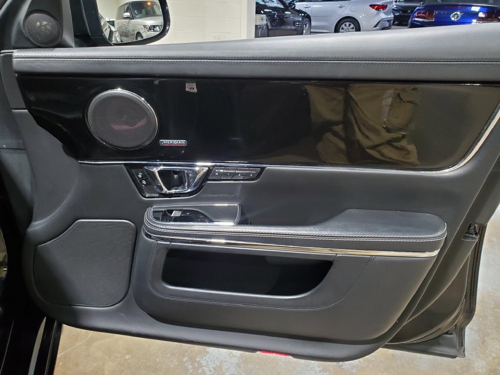 Used 2014 Jaguar XJ L Supercharged RWD image 17