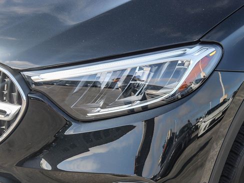 Used 2025 Mercedes-Benz GLC 350e 4MATIC image 5
