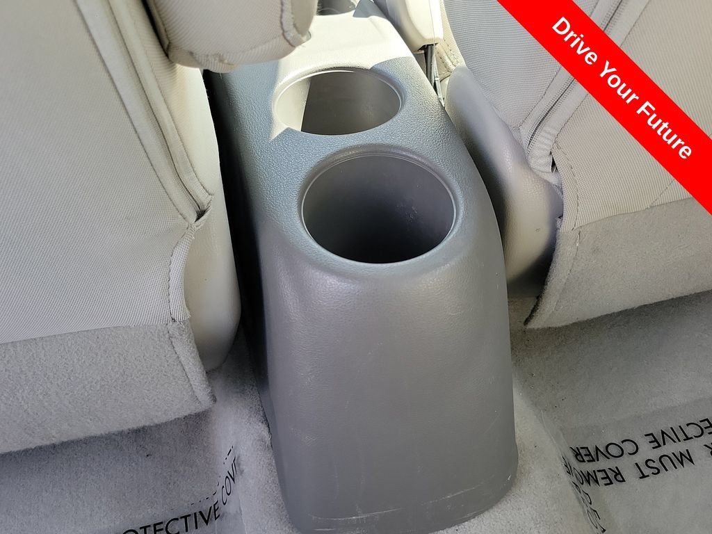 Used 2014 Nissan Versa SV FWD image 23