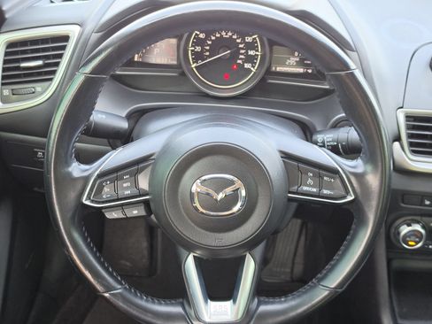 Used 2018 MAZDA MAZDA3 Touring FWD image 16