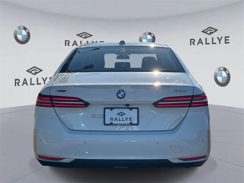 Certified 2025 BMW 530i xDrive image 5