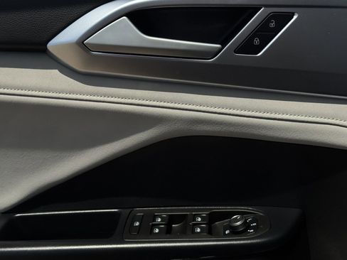 New 2025 Volkswagen Taos SE FWD image 23
