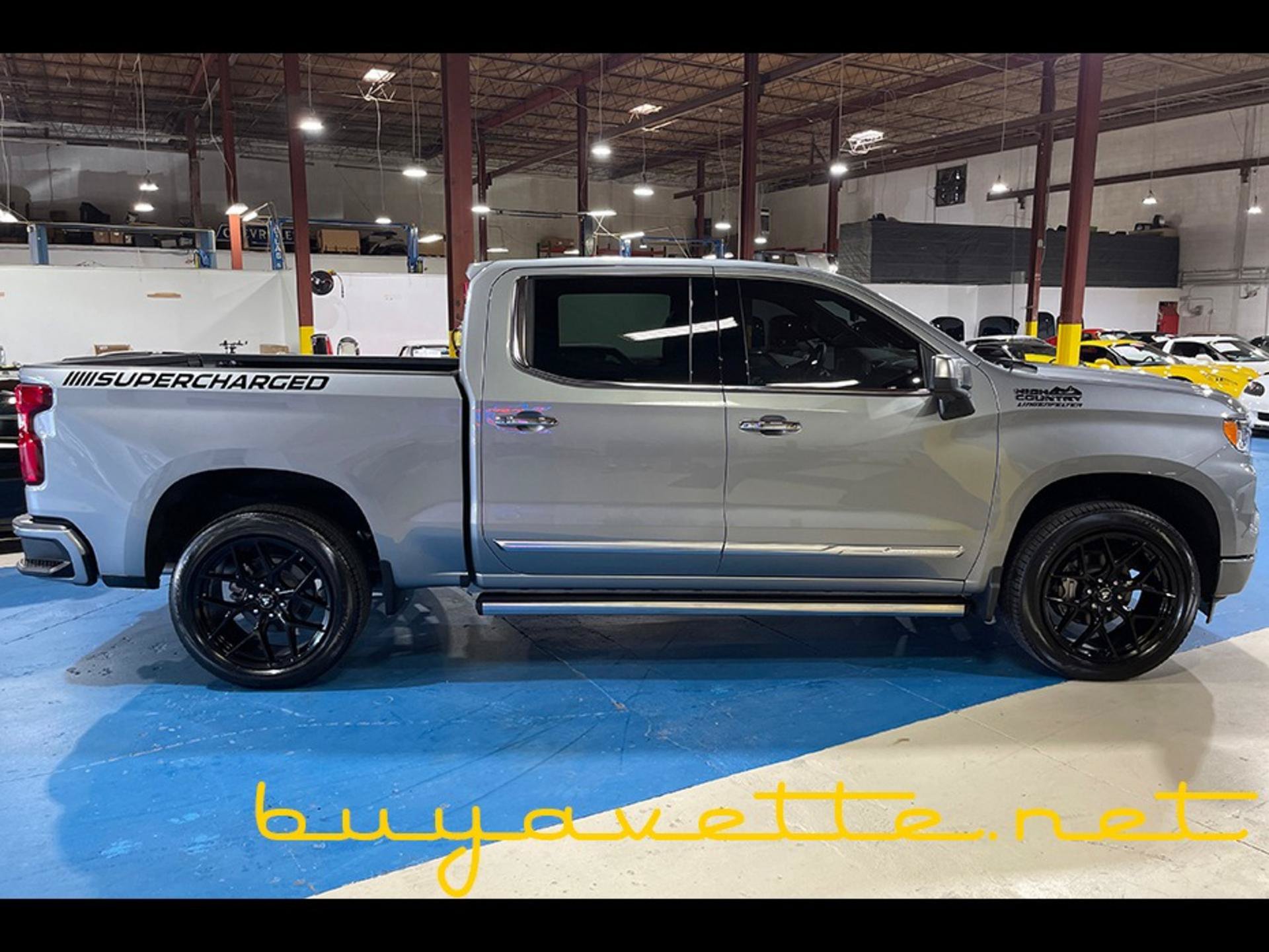 Used 2025 Chevrolet Silverado 1500 High Country w/ Technology Package AWD/4WD image 7