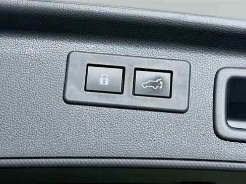 Used 2023 Subaru Forester Premium AWD/4WD image 29