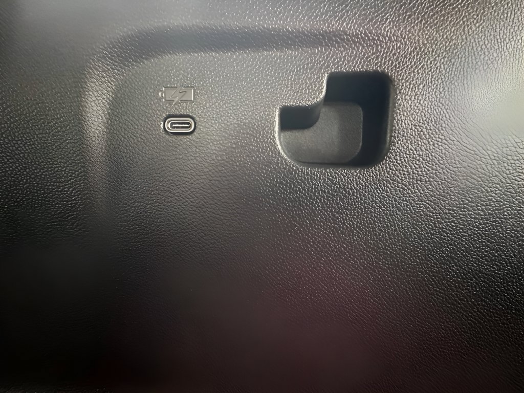Used 2026 GMC Acadia Elevation w/ Elevation Premium Package FWD image 31