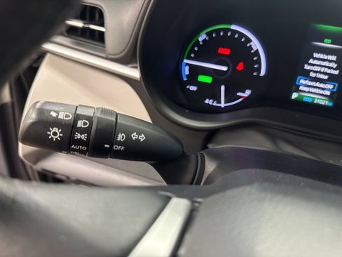 Used 2021 Toyota Sienna XLE FWD image 28