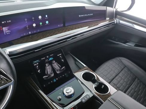 Used 2025 Cadillac Escalade Sport Platinum w/ LPO, Floor Liner Package AWD/4WD image 28