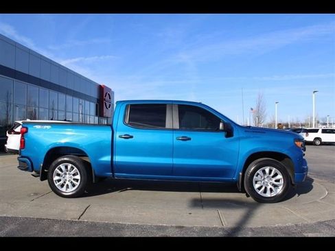 Used 2022 Chevrolet Silverado 1500 Custom w/ LPO, Dark Essentials Package AWD/4WD image 6