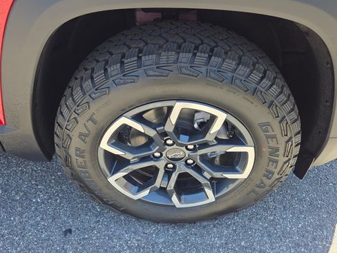 New 2026 Chevrolet Equinox ACTIV w/ LPO, Floor Liner Package AWD/4WD image 14